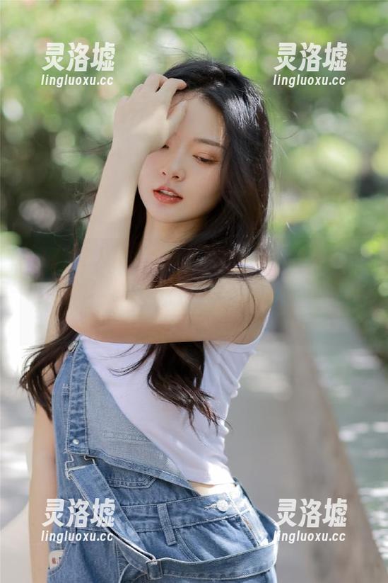 有人在www.17上观看，结果我也忍不住多“观察”了几秒——咦，那姿势？！