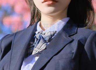 每次打开首页就看到17c吃瓜，是要我变成八卦达人吗？