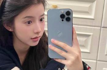 莫名被51吃瓜的网页吸引，脑海中满是“黄瓜”与“西瓜”的纠葛。