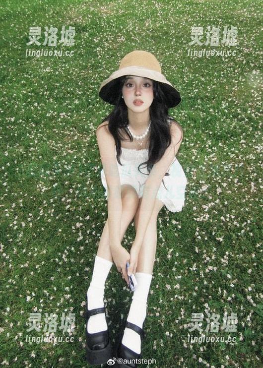 登录吃瓜头条，视觉上满是八卦，内心却感到有点儿空虚。