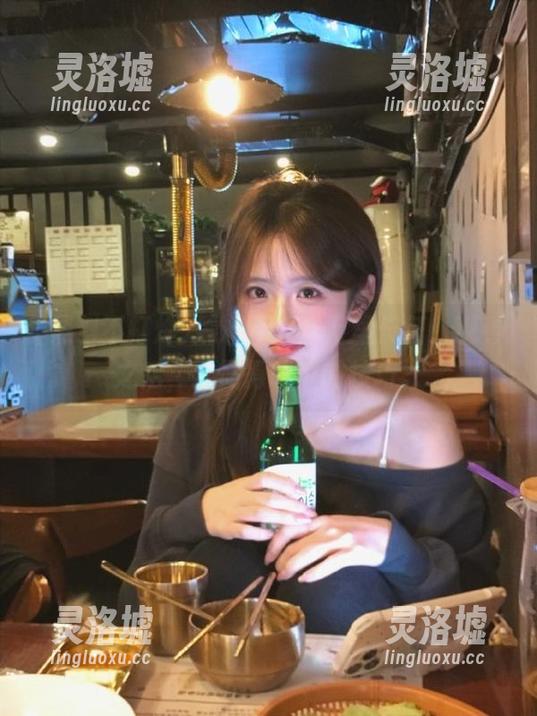 黑料不打烊万里长征，观看之后，才懂得咬瓜的技巧。
