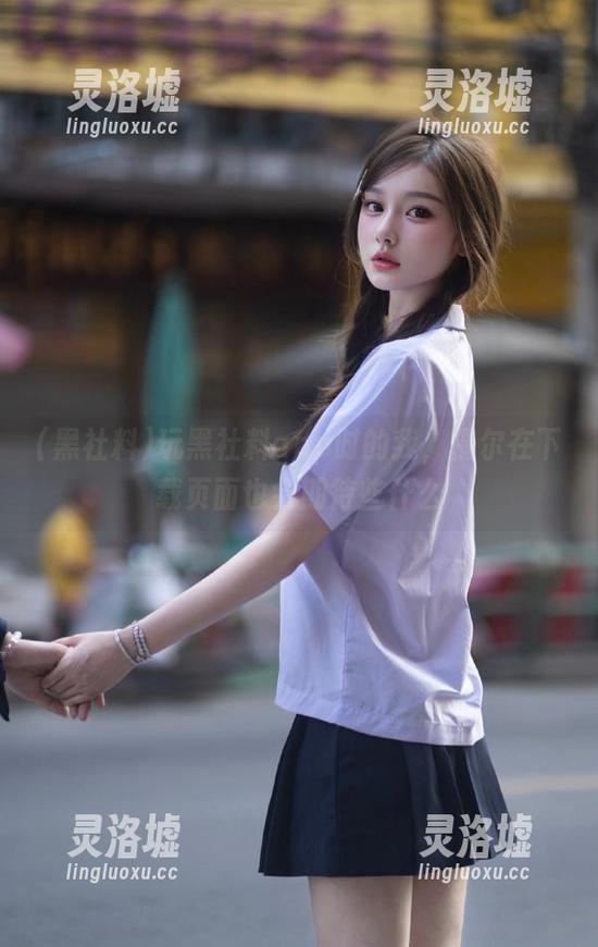 玩黑社料app时的我，偶尔在下载页面也会期待些什么